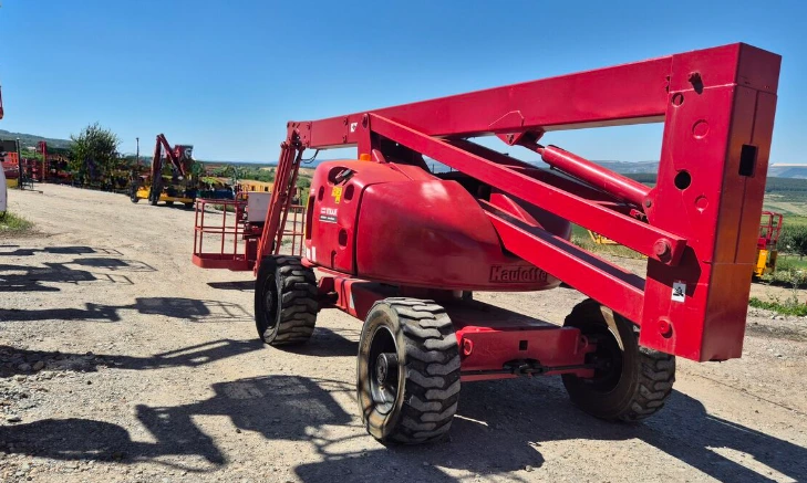 Plataforma articulada Haulotte HA20PX roja Uruguay