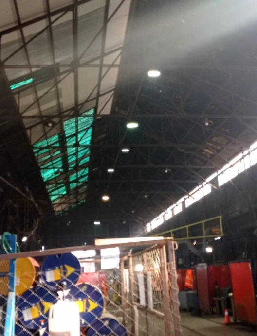 Vista interior de techo de galpón en reparación Uruguay